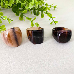 Bague en corne de buffle naturelle faite à la main spirale rampant étoile anneau en corne de taureau poli pour Souvenirs amour produit d'artisanat naturel - Product Image 1