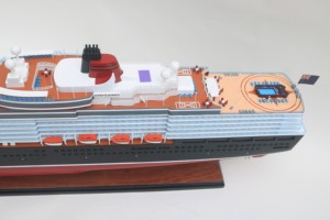 MS QUEEN ELIZABETH 2010 |   COQUE NOIRE |   Modèle de bateau de croisière britannique de luxe en bois artisanal pour cadeau d'affaires, pour les amateurs de navigation - Product Image 6