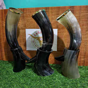 Copa de Cuerno Vikinga de Lujo Hecha a Mano, Taza Rústica Medieval para Cerveza con Empaque de Cartón - Product Image 2