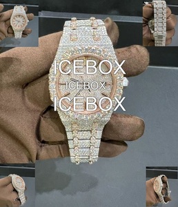 Montre-bracelet pour homme à boîtier rond en moissanite et acier inoxydable, cadran en verre entièrement serti, étanche 10 bars, avec fermoir de bracelet - Product Image 2