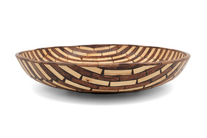 จานเสิร์ฟลายไม้มะพร้าวลายม้าลาย เป็นมิตรกับสิ่งแวดล้อม พร้อมฝังเปลือกมะพร้าว ขนาด 32 ซม. จานทำมือ เกรดสำหรับอาหาร นำเข้าจากบาหลี - Product Image 2