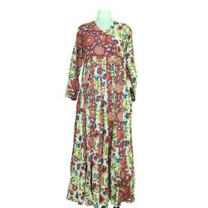 เดรสยาวลายดอกไม้สไตล์โบฮีเมียนสำหรับผู้หญิง แขนยาว คอวี ทรงหลวม สไตล์ชาติพันธุ์ - Product Image 4