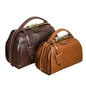 Sac de Médecin Classique en Cuir Véritable de Forme Cylindrique avec Fermeture à Loquet et Poignée Unique pour Usage Quotidien, Design Unisexe et Durable - Product Image 5