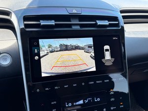 รถ SUV Tucson ปี 2022 สีเทา มือสอง เครื่องยนต์เบนซิน กุญแจสมาร์ทคีย์ ระบบเตือนล้อหลุด (LDWS) เบาะนั่งแบบมีระบบทำความร้อนและระบายอากาศ พวงมาลัยซ้าย 5 ที่นั่ง รถนำเข้าจากเกาหลี - Product Image 4