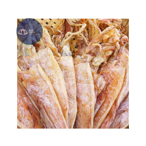 ปลาหมึกแห้ง BLUE LOTUS แบบมีหนัง ขนาด 20-22 ซม. แช่แข็งทั้งตัว 25 กก. คุณค่าทางโภชนาการสูง ปลาหมึกทำมือ บรรจุภัณฑ์แบบขายส่ง - Product Image 1