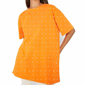 T-shirt en coton respirant à col en V et coupe ample pour femme, idéal pour l'athleisure estival – Personnalisable – Disponible dans nos chaînes d'approvisionnement mondiales - Product Image 3