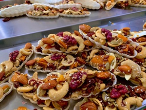 Custom OEM Healthy <b>Sweet</b> Cashew Nut Boat Cake Premium Holiday Gift Box Low-Fat - Product Image 1