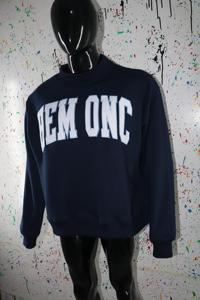 Sweat-shirt à col montant HEM ONC bleu marine, broderie appliquée 100% blanche, col large, fils fins - Product Image 4