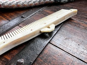 Peine de Hueso de Búfalo Estilo Vikingo Hecho a Mano, Ecológico, Pulido, Estilo Animal, Peine Medieval para el Cabello - Product Image 5