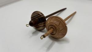 Aiguille à filer en bois de hêtre artisanale, conçue pour le filage du laine, le tissage et les travaux textiles, durable pour les artisans et les amateurs. - Product Image 4