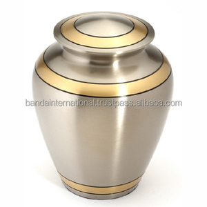 Urnas de cremación para adultos de latón clásico de alta calidad y superior con acabado dorado y negro para funeral para almacenamiento de cenizas humanas - Product Image 6