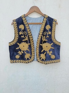 เสื้อกั๊กผู้หญิงผ้ากำมะหยี่สีดำปักลายดอกไม้แบบซูซานี ยี่ห้อ Nitin Exports ระบายอากาศได้ดี เหมาะสำหรับงานเทศกาล ทำด้วยมือ สไตล์ชาติพันธุ์ แบบไม่มีแขน - Product Image 2