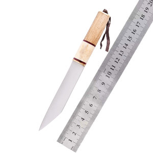 Cuchillo Vikingo de Alta Calidad con Hoja de Acero al Carbono y Mango de Madera y Hueso - Product Image 6