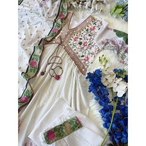 ATRACTIVO BORDADO DE MUSELINA ZARI TEJIDO CON IMPRESIÓN DIGITAL TRABAJO ALIA CUT TOP BOTTOM CON DUPATTA OFF WHITE - Product Image 6