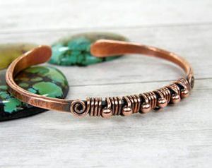 Elegante Brazalete de Cobre para Hombre con Diseño Ajustable Premium y Apariencia de Joyería Tradicional - Product Image 1