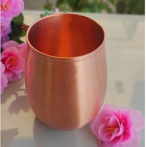 ชุดแก้วทัมเบลอร์ทำมือแบบดั้งเดิมของอินเดียชุดเครื่องดื่มอายุรเวทแบบศิลปะทำจากเรซิ่นทองแดงบริสุทธิ์ชุดแก้วเคลือบผิวแบบอินเดียโดยตรง - Product Image 6