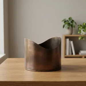 Pot de fleurs artisanal au design moderne et minimaliste, en fer chromé, léger, petit, décoratif pour plantes vertes d'intérieur - Product Image 2