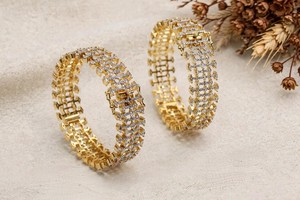 Bracelets Manchette Géométriques Plaqué Or 18K Éblouissants et Attrayants, Sertis de Cristaux et Strass, Tendance Mode - Product Image 2