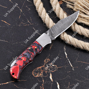 Cuchillo de bolsillo plegable EDC de lujo, forjado a mano en acero de Damasco, con mango de madera Pakka y patrón de llama roja, coleccionable, OEM/ODM - Product Image 4