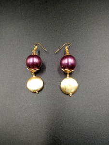 Boucles d'oreilles pendantes classiques plaquées or Amaira Jewels Ma-770, nœud papillon en perles d'imitation violettes, bijoux de mariage pour femmes - Product Image 2