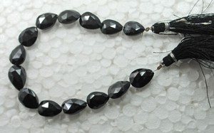 Perles de spinelle noire naturelle facettées en forme de poire, pierres précieuses en vrac pour la fabrication de bijoux, vente en gros - Product Image 4