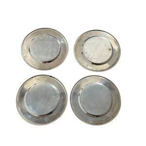 Plato de acero inoxidable con acabado plateado, ideal para la mesa de comedor, base de servir simple y duradera para uso diario, procedente de la India. - Product Image 6