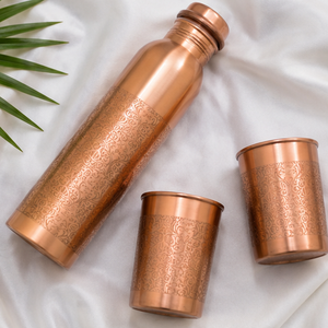 Ensemble d'hydratation en cuivre gravé écologique de qualité supérieure avec verres – Vaisselle de voyage portable au design traditionnel - Product Image 3