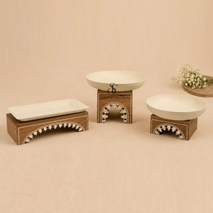 Ensemble de plateaux de service de luxe sur supports en bois cintrés avec détails en os incrusté, décoration et service haut de gamme pour hôtels (vente en gros) - Product Image 1