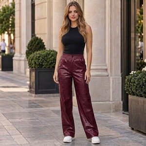 Pantalon en cuir gaufré effet crocodile pour femme, pantalon évasé en cuir imprimé croco, pantalon en cuir gaufré fait main taille haute ajusté - Product Image 1