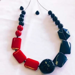 Collar de Moda con Cuentas de Resina y Madera Hecho a Mano, Diseño Personalizado Unisex, Accesorio de Joyería para Fiestas - Product Image 1