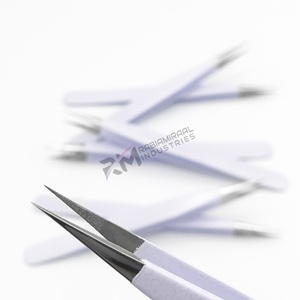 Pince à épiler de précision RMI Private Custom 90 degrés en acier inoxydable nano, noire-or, à pointe en fibre pour extensions de cils volume - Product Image 4