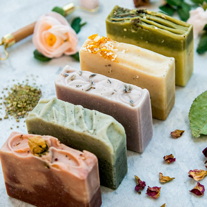 Jabón Artesanal Puro |   ACEITES ESPECIALES ORGÁNICOS |   AMIGUERO CON LA PIEL |   Jabón Natural |   Jabón Artesanal |   Jabón Ecológico |    Sra. ALINA - Product Image 1