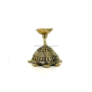 Porte-bougie tortue en laiton de 3,5 pouces, fait main, support en métal doré et verre, élégante décoration de table pour la maison, bougie en métal - Product Image 3
