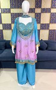 Elegante conjunto de palazzo de seda Chinnon estilo Bollywood con Kurti bordado con espejos reales y dupatta a juego para fiestas y eventos festivos. - Product Image 6