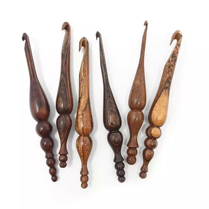 Exquisito gancho de madera hecho a mano con punto de cruz de estilo vintage, con forma personalizada en múltiples colores por blossom craft india. - Product Image 3