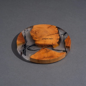 Juego de posavasos redondos de resina epoxi de madera de acacia de primera calidad con soporte de metal Posavasos rústicos hechos a mano para uso en el hogar, la Oficina o el bar - Product Image 2