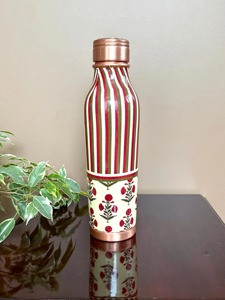 Bouteille d'eau artisanale en cuivre martelé avec couvercle anti-fuite, bouteille ayurvédique pour la gym et les voyages, prix de gros - Product Image 6