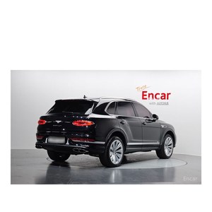 Bentley Bentayga 4.0 V8 Azure Modèle décembre 2023 33 565 km Volant à gauche Boîte de vitesses automatique Sièges en cuir Caméra arrière - Product Image 2