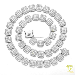 Collier tennis doré serti de pierres avec maillons rectangulaires et détails de connecteurs étincelants – Bijoux de luxe - Product Image 5