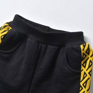 Ensemble de survêtement pour garçons, imprimé géométrique noir, manches longues, fermeture éclair, style sportif, vêtements d'automne, coupe régulière avec poches latérales - Product Image 4