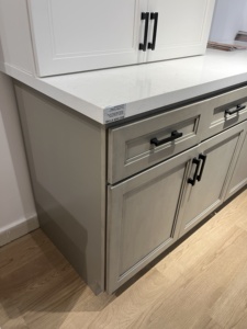 ตู้ไม้ตกแต่งสีขาวสำหรับห้องครัว RTA ขนาดมาตรฐานอเมริกันการออกแบบเฟอร์นิเจอร์ที่ทันสมัยแล็กเกอร์สีขาว - Product Image 5