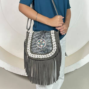 Nouveau sac bandoulière personnalisé en cuir véritable fait main avec franges, sac à main en daim parfait pour les femmes - Product Image 4