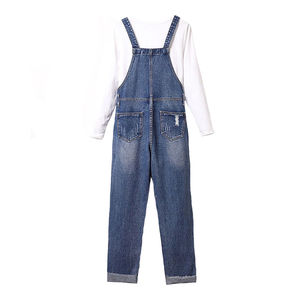 Mono largo de mezclilla de tiro medio con cuello, sin mangas, pierna de corte recto y bolsillos cuadrados en la parte delantera, blanco, tipo short. - Product Image 5