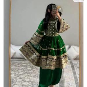 Impresionante vestido largo afgano con elaborados bordados en las mangas, falda amplia circular acampanada y espejos tradicionales. - Product Image 2