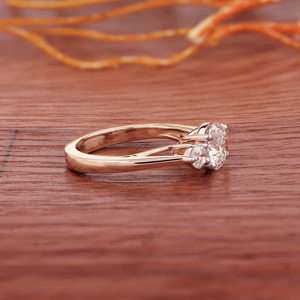 แหวนหมั้นเพชรแล็บโกรว์สามเม็ดทองคำ 14 กะรัตสุดหรู |   แหวนแต่งงานเพชรทรงกลม - Product Image 4