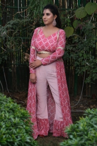 Elegante Vestido Maxi de Crepé con Estampado Paisley Rosa, Cuello en V, Manga Larga, Corte Holgado, Transpirable, Diseño Cruzado y con Lazos - Product Image 2
