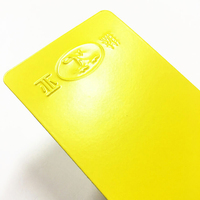 Revêtement en poudre polyester anti-acide pour peinture automobile avec texture froissée et niveau de brillance élevé pour application par pulvérisation
