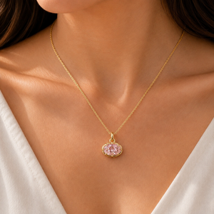 จี้เพชรโมอิสซาไนต์ทรงรีประดับพลอยสีชมพู ตัวเรือนชุบทองคำขาว 14K ประดับเพชรเต็มตัว - Product Image 4