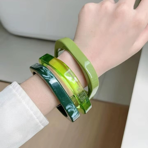 Bracelet manchette large empilable en résine acrylique verte géométrique pour femme, accessoire de bijouterie, cadeau de fête - Product Image 1