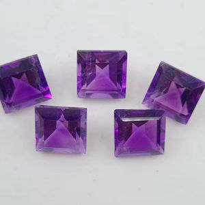 Lote de Gemas de Amatista Africana Facetadas Cuadradas de Primera Calidad, Tamaños Surtidos de 2.5mm a 10mm, Calibradas para Joyería - Product Image 1